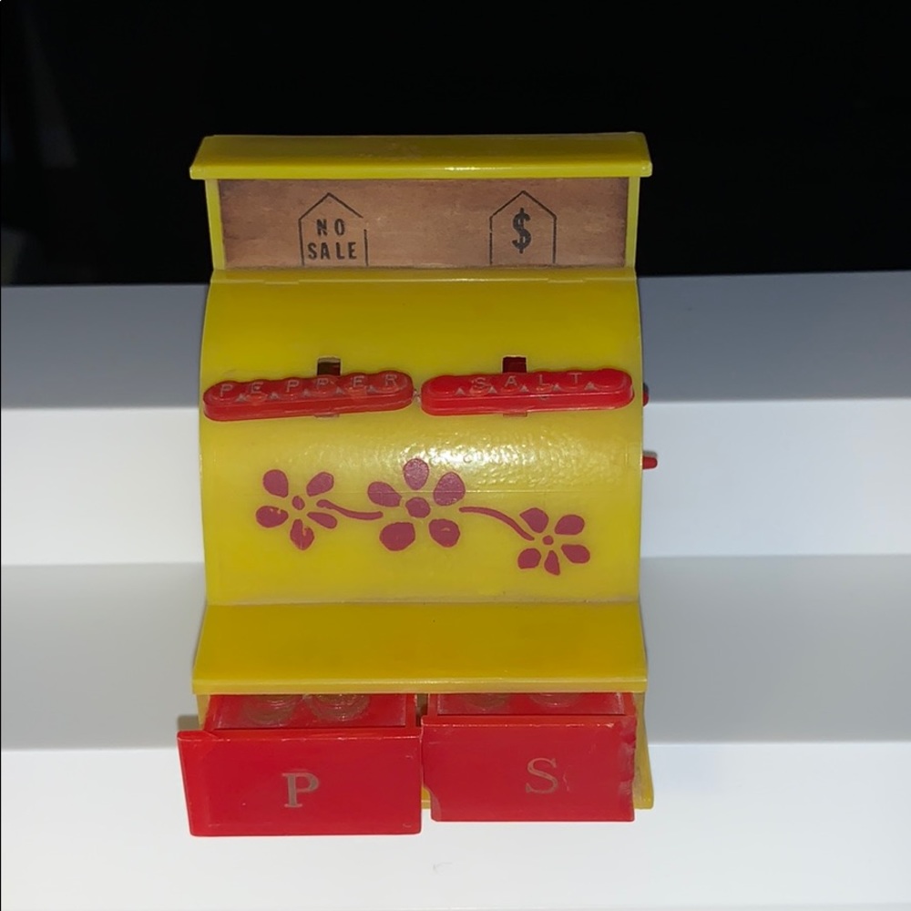 Vintage plastic cash register salt and pepper set